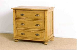 Commode pin massif en vieux bois